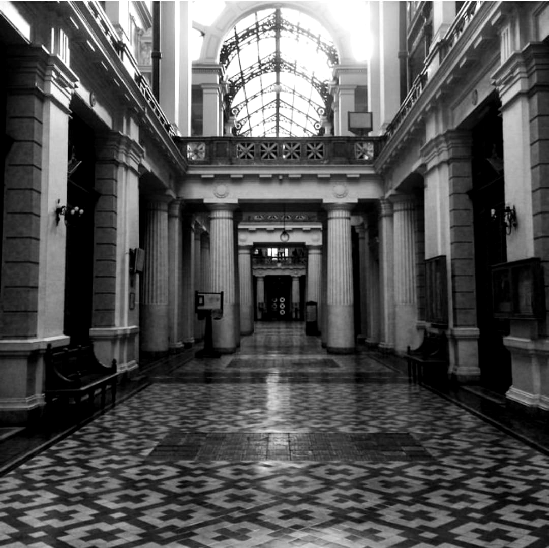 Pasillo interior del Palacio de Tribunales de Santiago